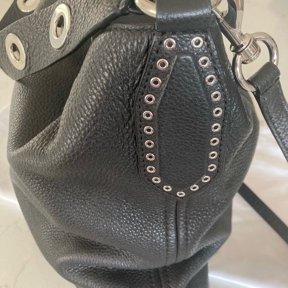 Brooklyn Large Leather Shoulder Bag. - Picture 6 of 10